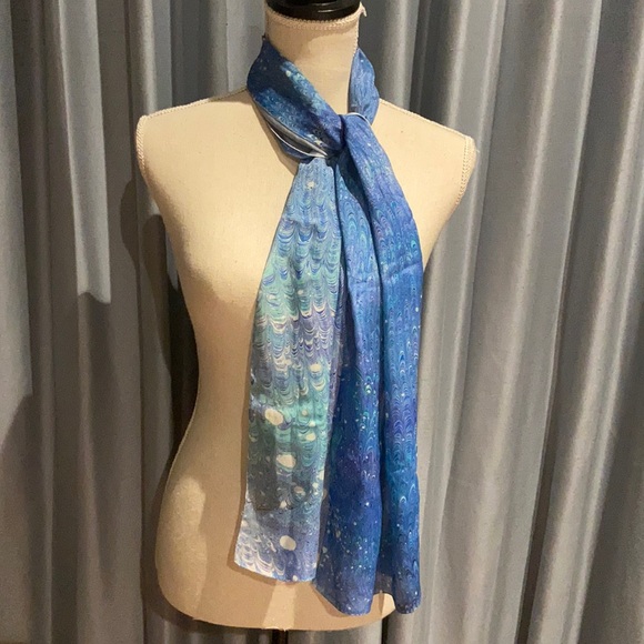 1988 Cosette Handmade marbled silk scarf, 56" x 11" Blue peacock pattern - Picture 9 of 16